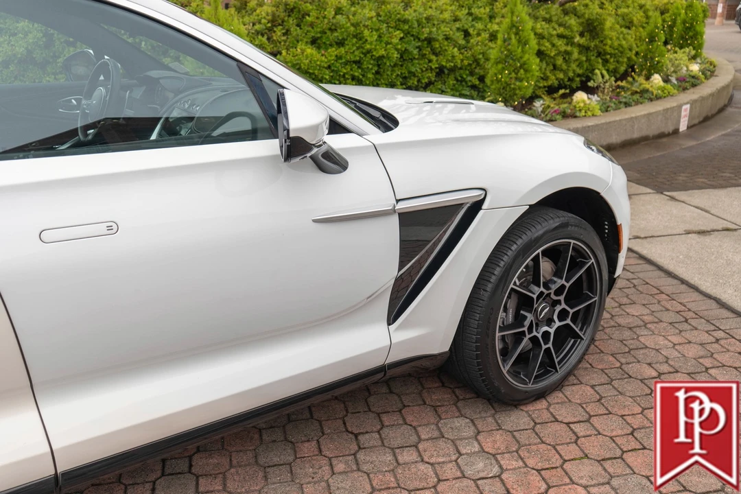 2021 Aston Martin DBX - Image 8 of 21
