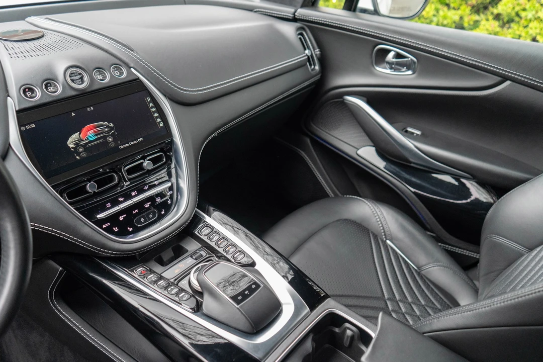 2021 Aston Martin DBX - Image 9 of 31