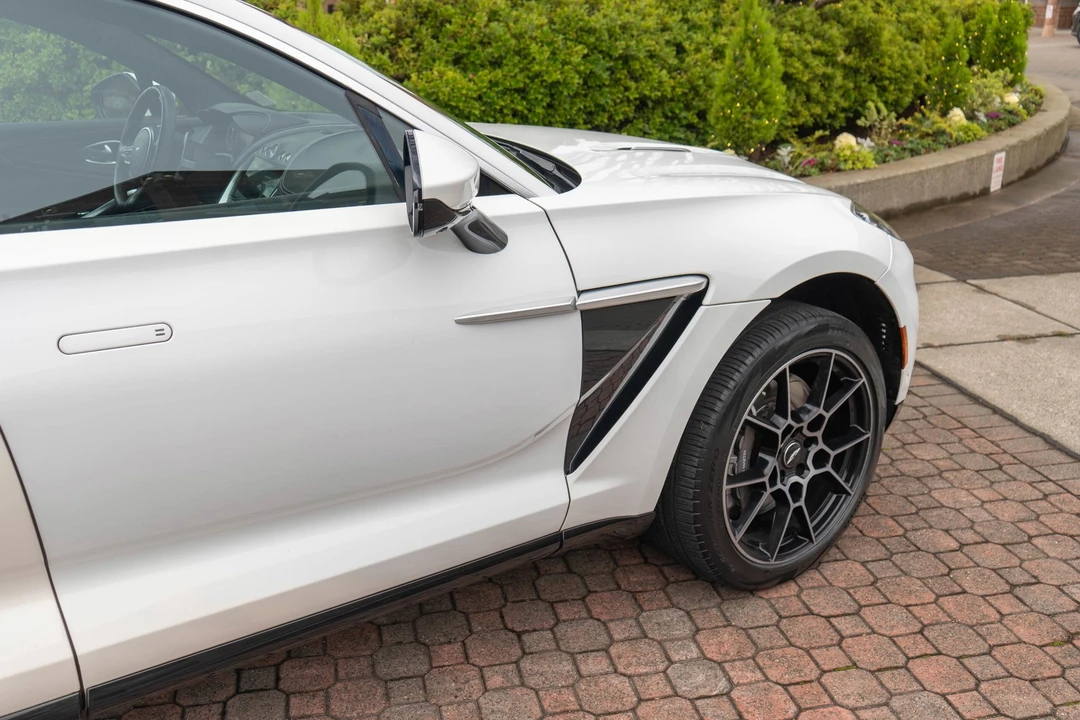 2021 Aston Martin DBX - Image 8 of 31