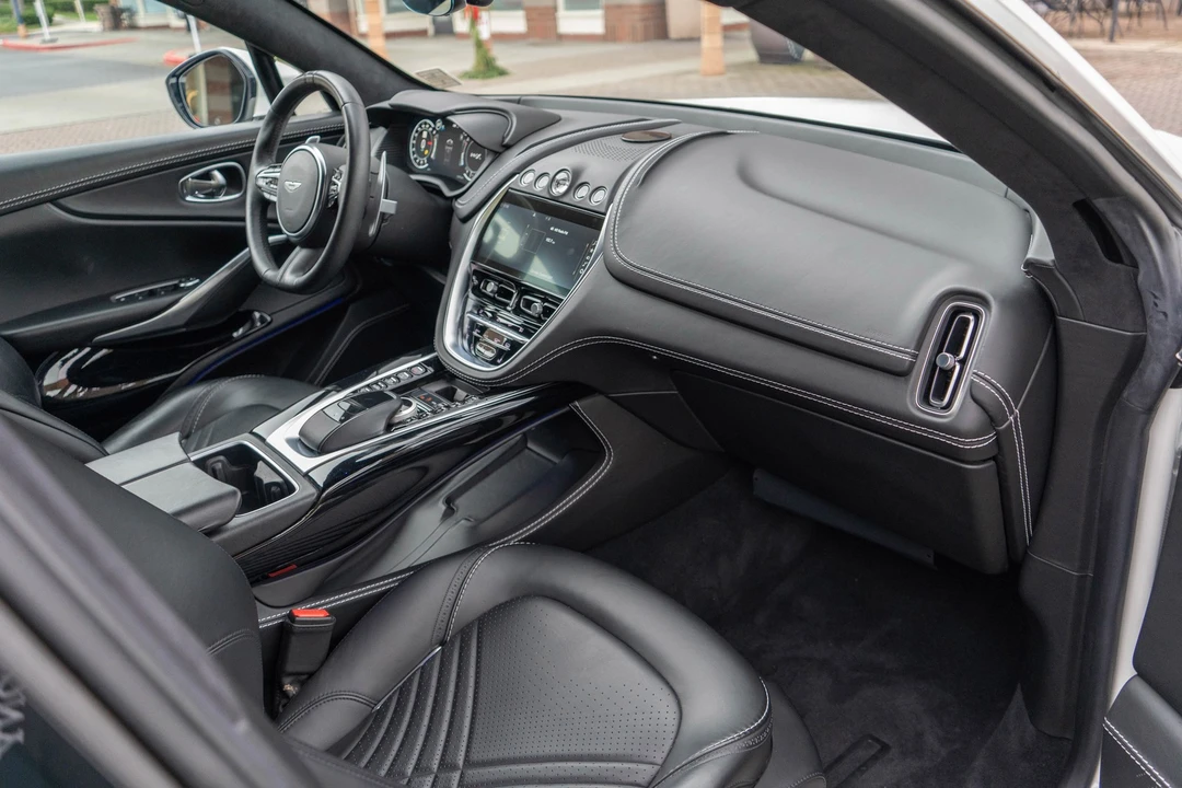 2021 Aston Martin DBX - Image 29 of 31