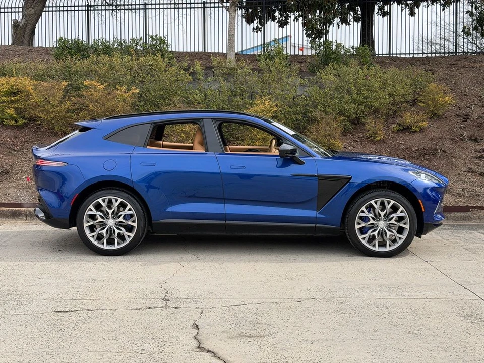 2021 Aston Martin DBX - Image 17 of 21