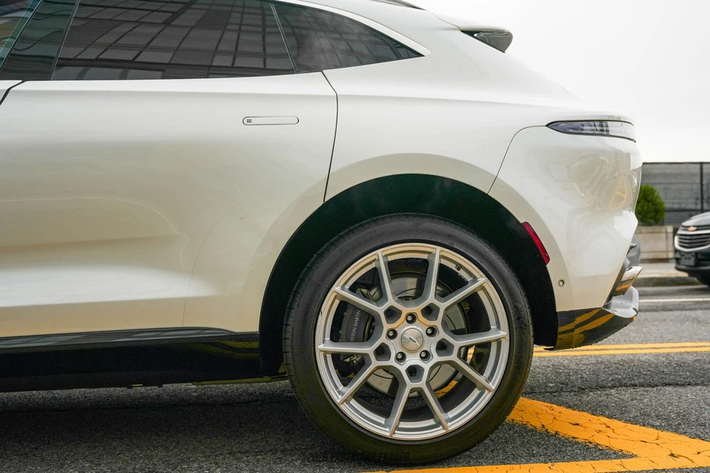 2021 Aston Martin DBX - Image 5 of 12