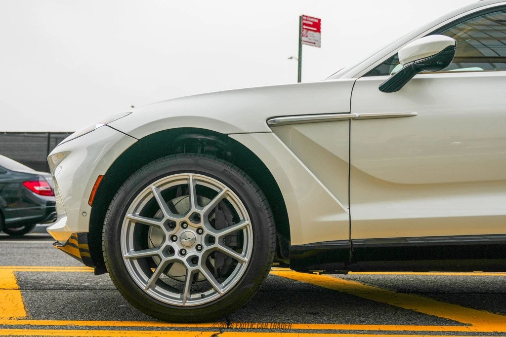 2021 Aston Martin DBX - Image 4 of 12
