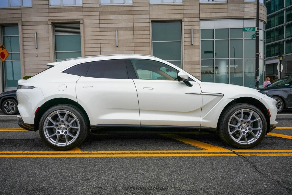 2021 Aston Martin DBX - Image 9 of 12