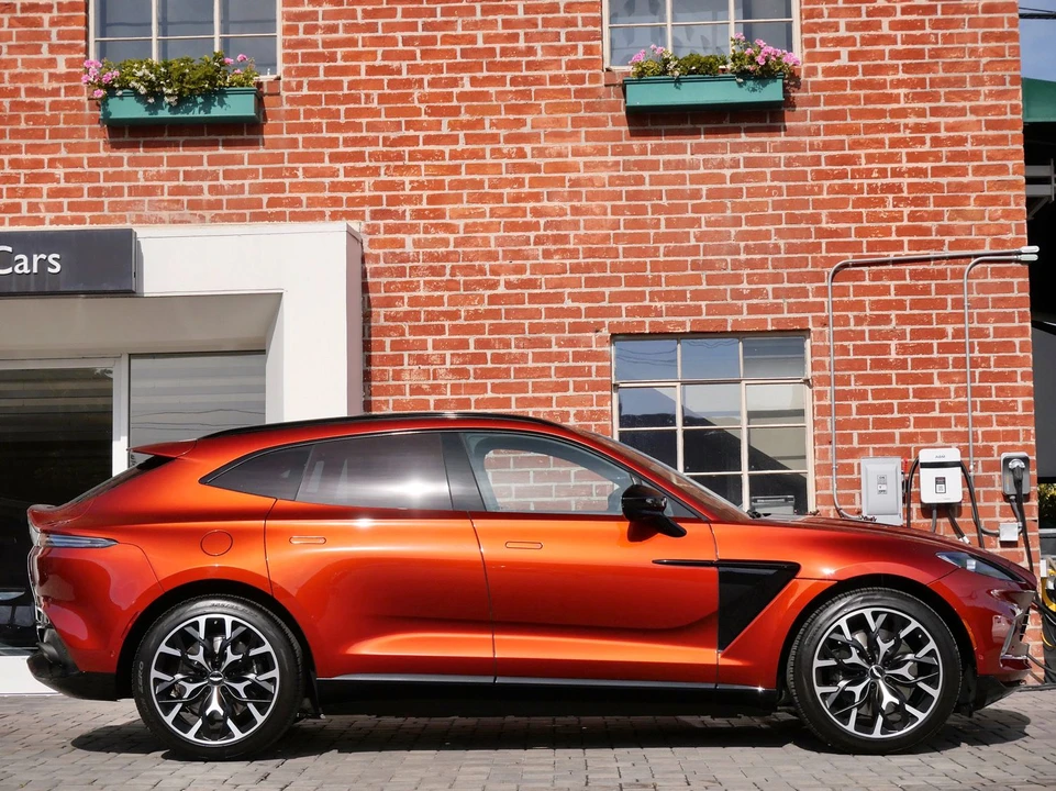 2021 Aston Martin DBX - Image 13 of 29