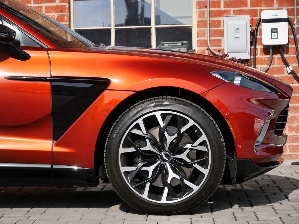 2021 Aston Martin DBX - Image 4 of 29