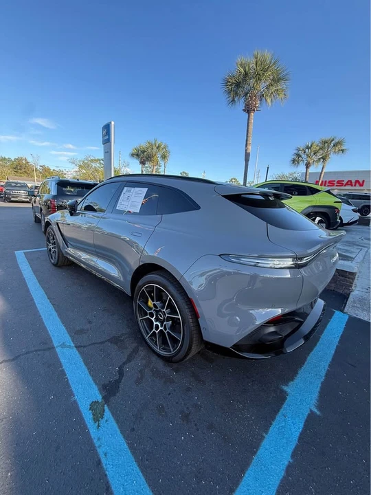 2021 Aston Martin DBX - Image 5 of 10
