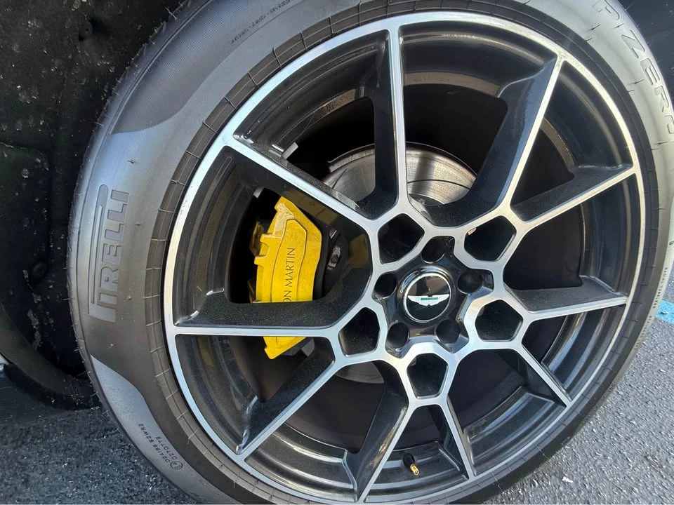 2021 Aston Martin DBX - Image 6 of 10