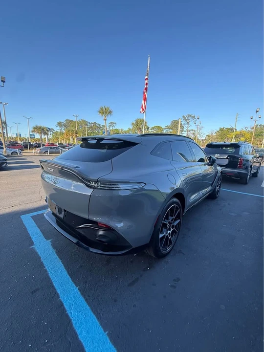 2021 Aston Martin DBX - Image 10 of 10