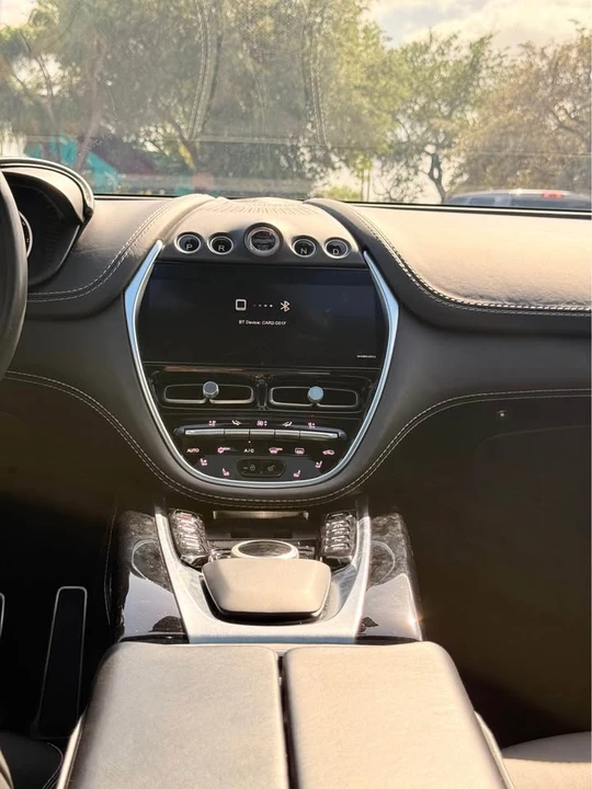 2021 Aston Martin DBX - Image 9 of 18