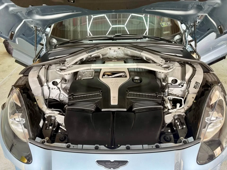 2021 Aston Martin DBX - Image 18 of 19