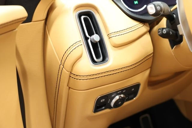 2021 Aston Martin DBX - Image 23 of 31