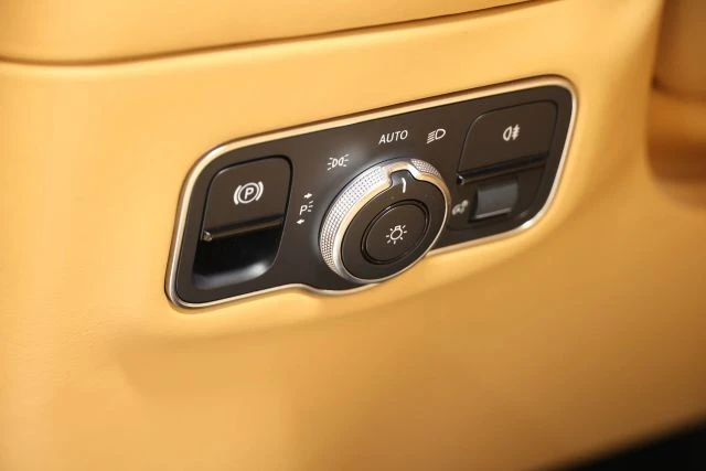 2021 Aston Martin DBX - Image 24 of 31
