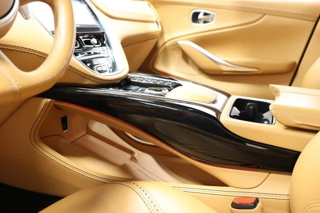 2021 Aston Martin DBX - Image 25 of 31