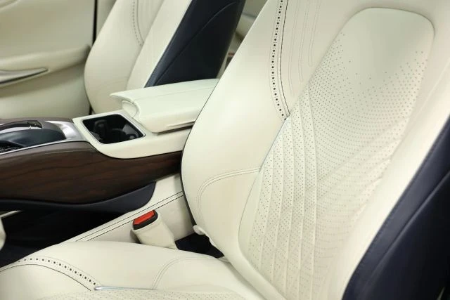 2021 Aston Martin DBX - Image 19 of 31