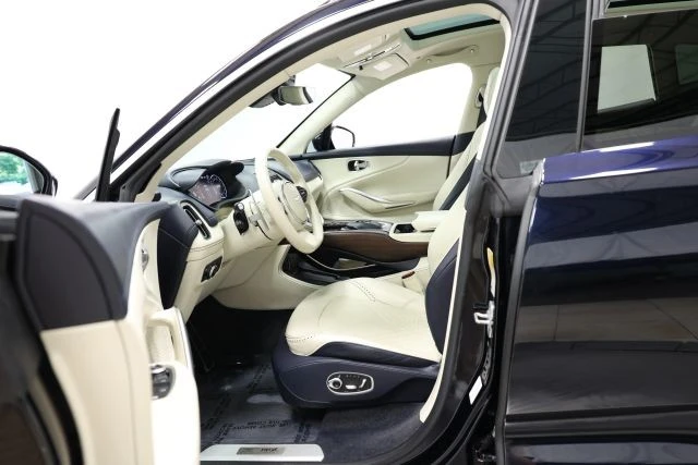 2021 Aston Martin DBX - Image 14 of 31
