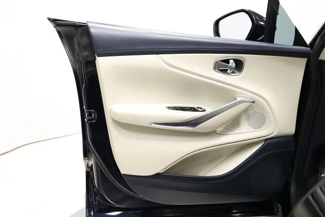 2021 Aston Martin DBX - Image 9 of 31
