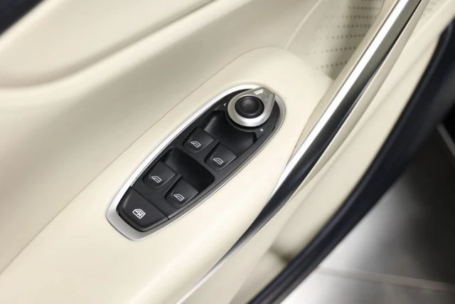 2021 Aston Martin DBX - Image 13 of 31
