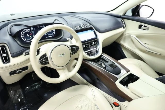 2021 Aston Martin DBX - Image 19 of 31