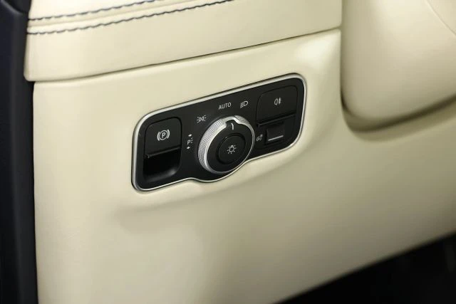 2021 Aston Martin DBX - Image 23 of 31