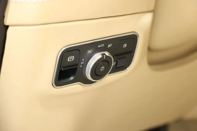 2021 Aston Martin DBX - Image 23 of 31