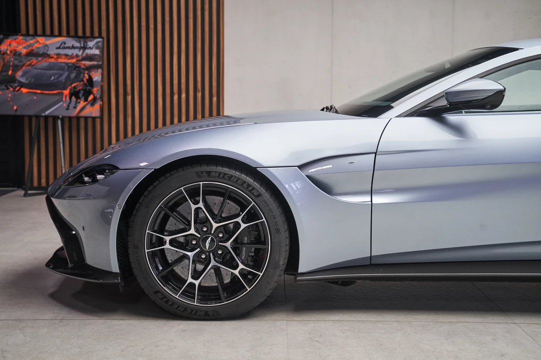 2021 Aston Martin V8 Vantage (2019+) - Image 10 of 31