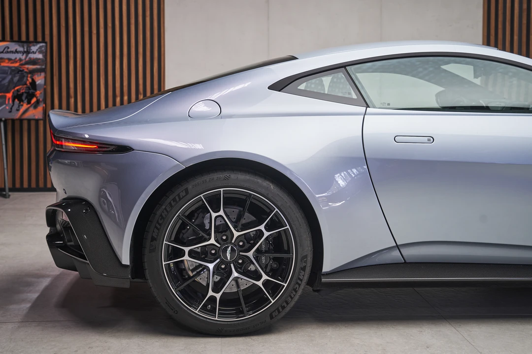 2021 Aston Martin V8 Vantage (2019+) - Image 12 of 31