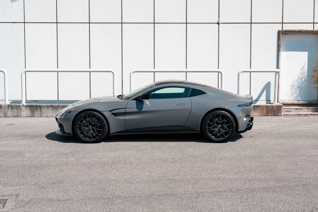 2021 Aston Martin V8 Vantage (2019+) - Image 4 of 31