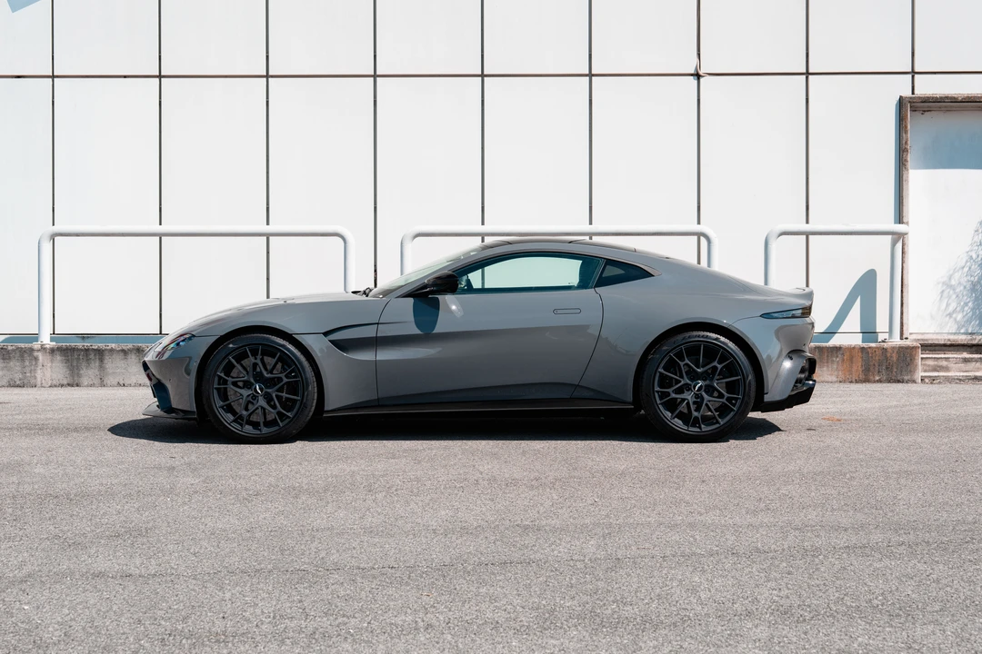 2021 Aston Martin V8 Vantage (2019+) - Image 10 of 31