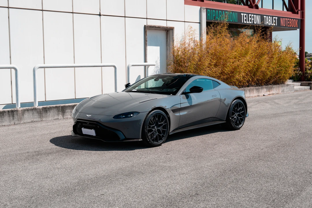 2021 Aston Martin V8 Vantage (2019+) - Image 11 of 31