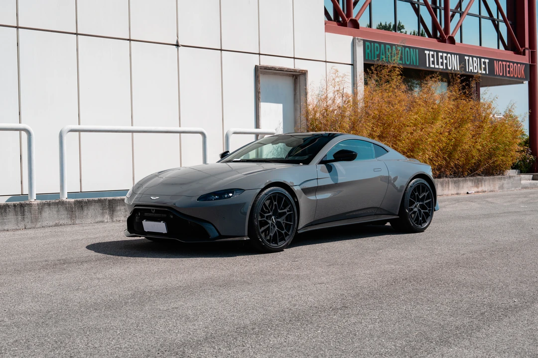 2021 Aston Martin V8 Vantage (2019+) - Image 3 of 31