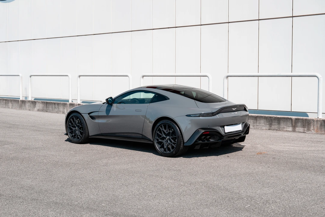 2021 Aston Martin V8 Vantage (2019+) - Image 5 of 31