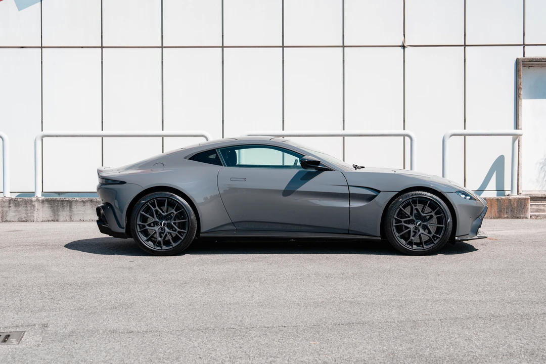 2021 Aston Martin V8 Vantage (2019+) - Image 8 of 31
