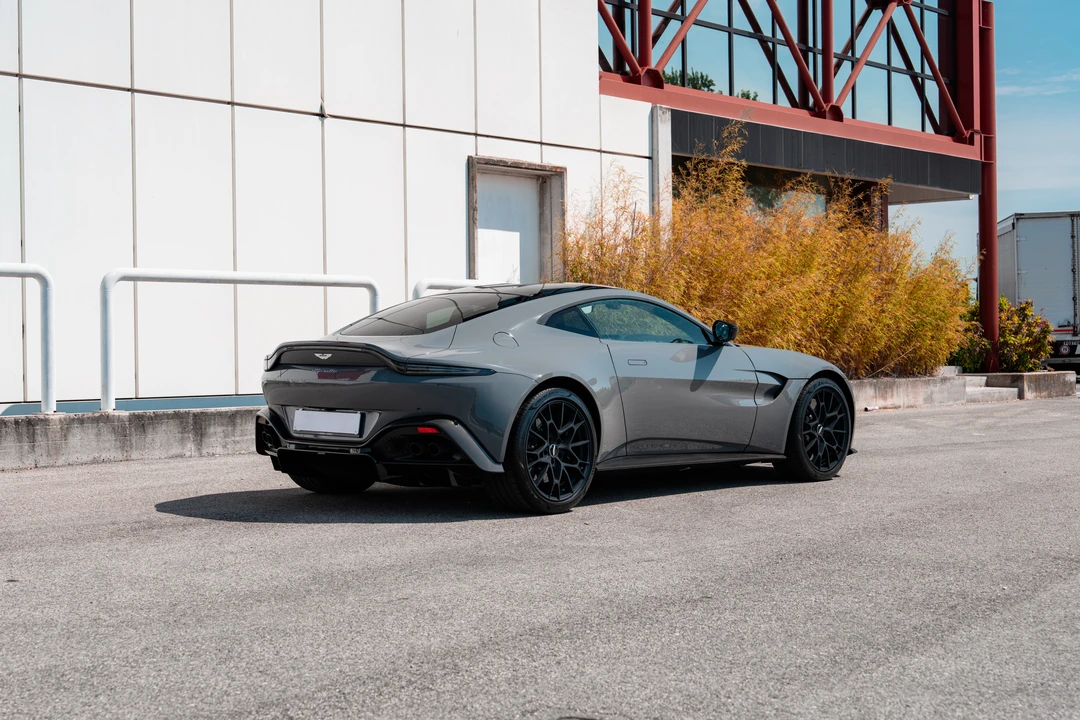 2021 Aston Martin V8 Vantage (2019+) - Image 15 of 31