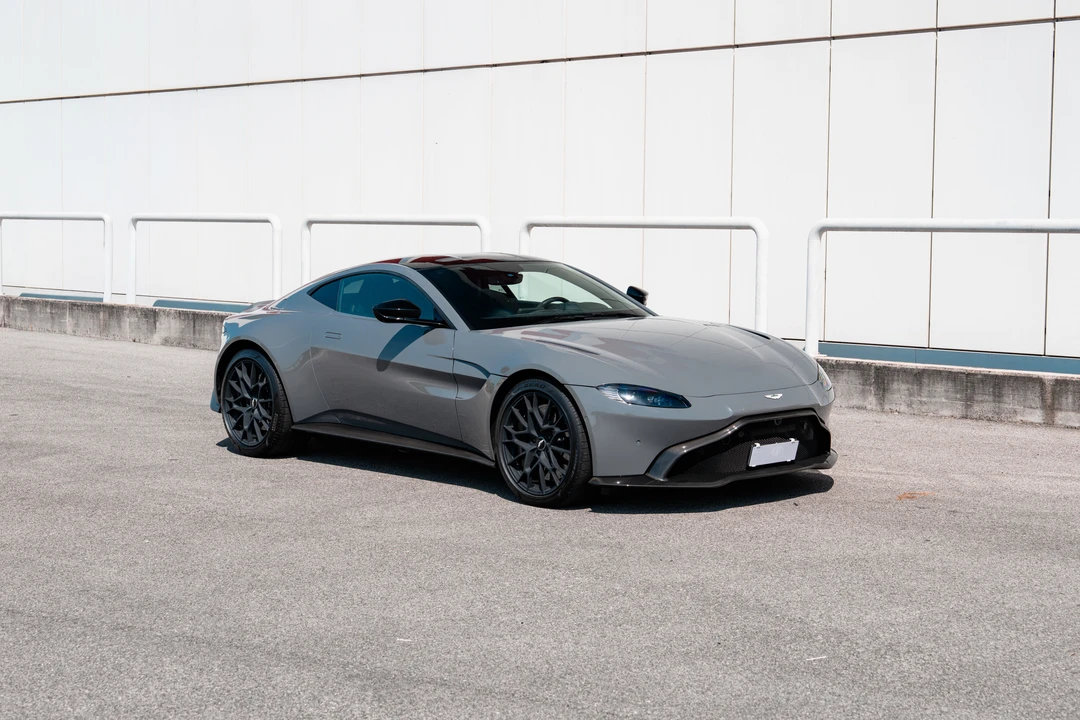 2021 Aston Martin V8 Vantage (2019+) - Image 9 of 31