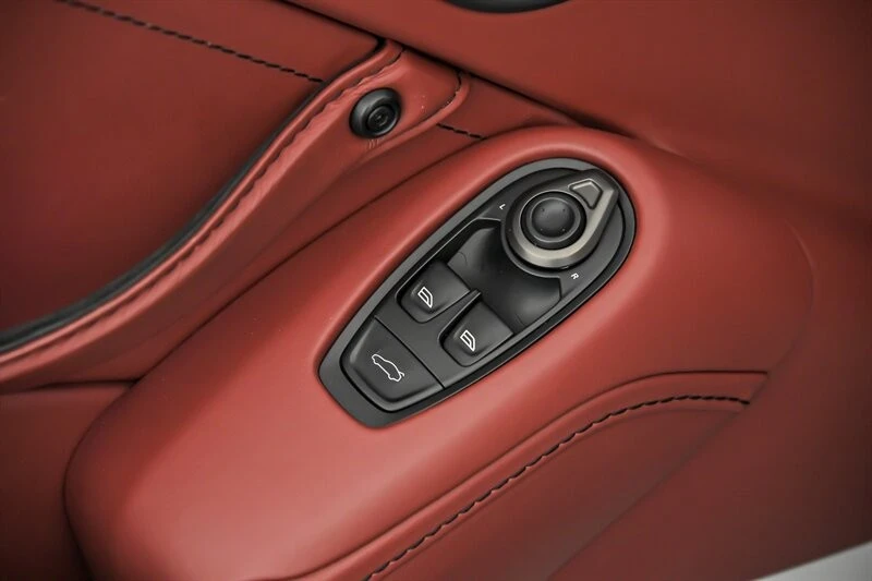 2021 Aston Martin V8 Vantage (2019+) - Image 19 of 21