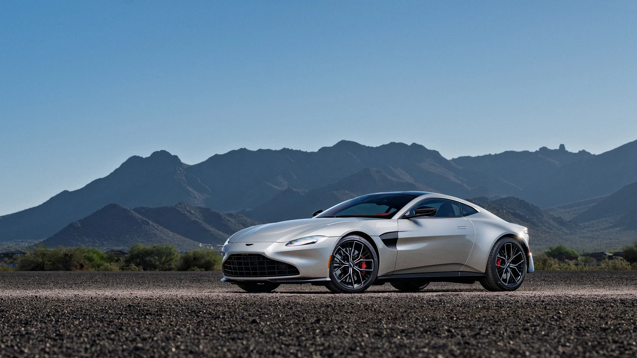 2021 Aston Martin V8 Vantage (2019+) - Image 2 of 31