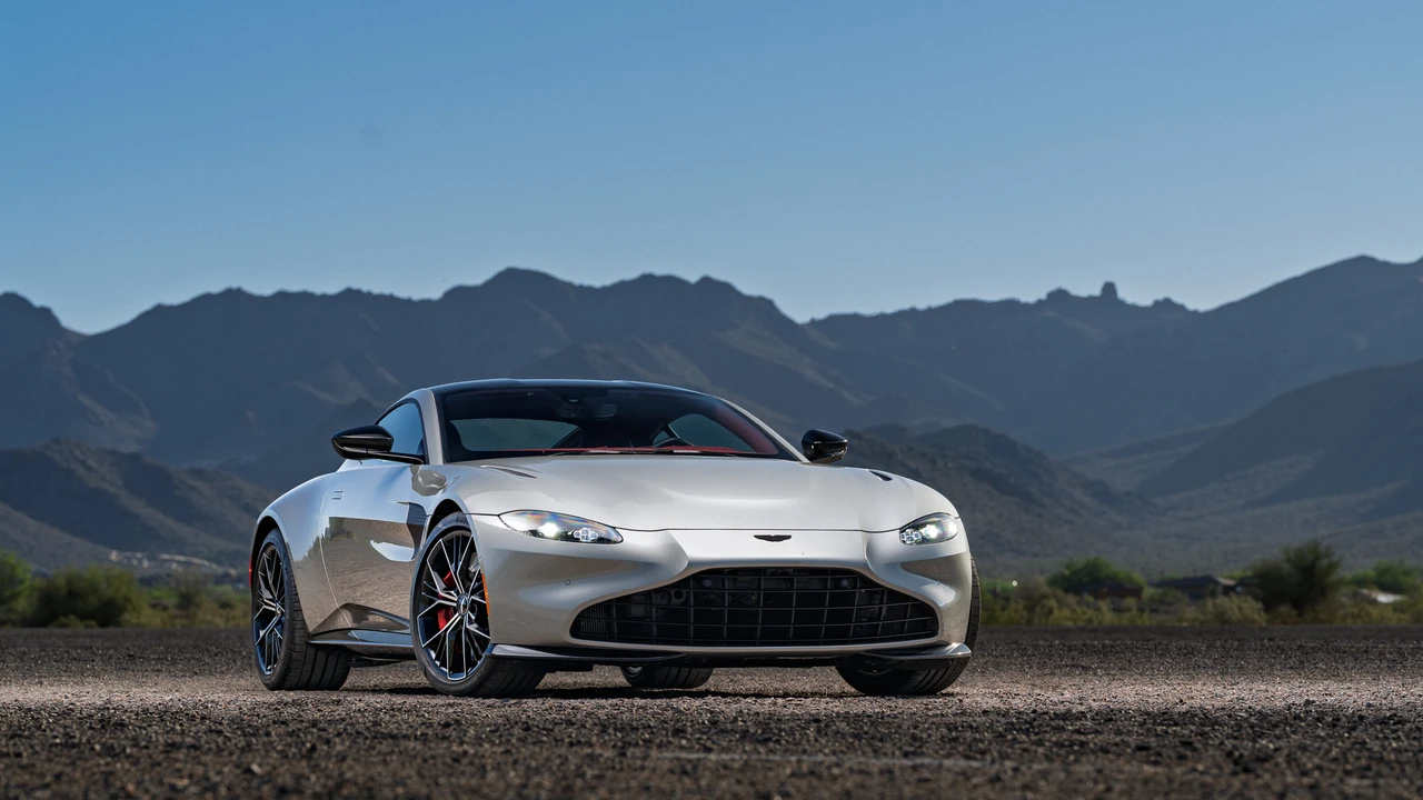2021 Aston Martin V8 Vantage (2019+) - Image 10 of 31