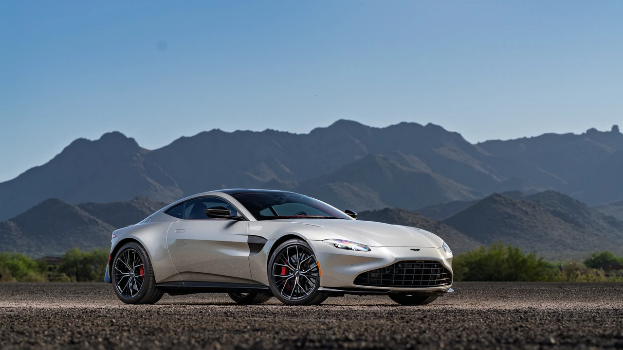 2021 Aston Martin V8 Vantage (2019+) - Image 13 of 31