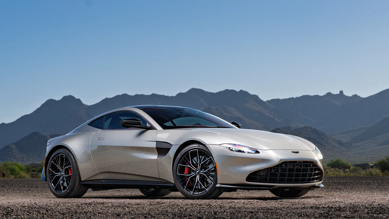 2021 Aston Martin V8 Vantage (2019+) - Image 14 of 31