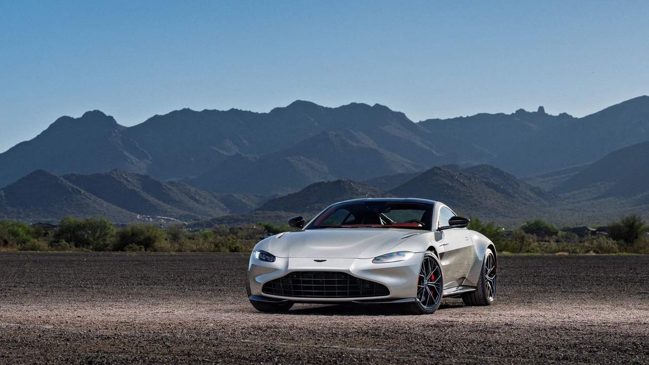 2021 Aston Martin V8 Vantage (2019+) - Image 3 of 31