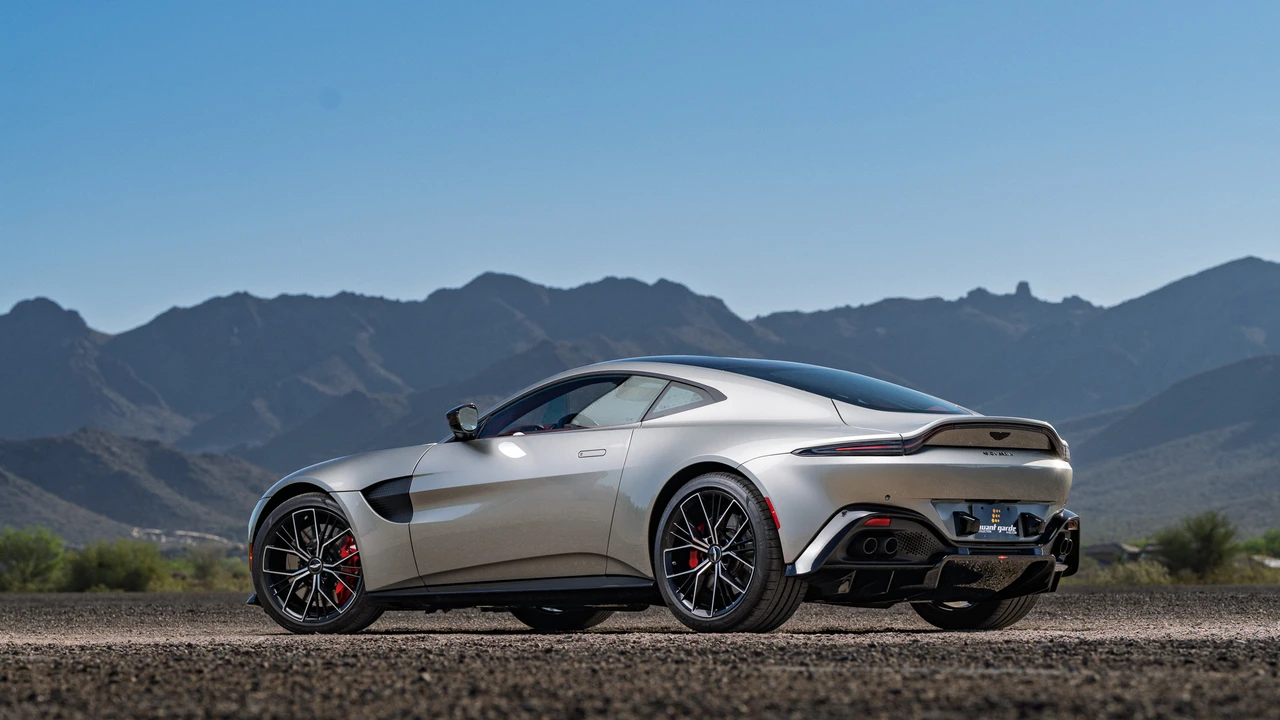 2021 Aston Martin V8 Vantage (2019+) - Image 30 of 31
