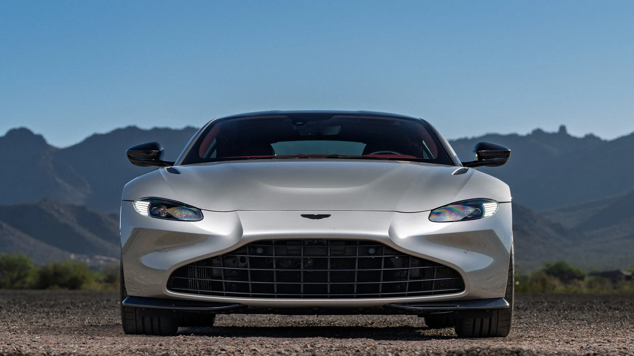 2021 Aston Martin V8 Vantage (2019+) - Image 8 of 31