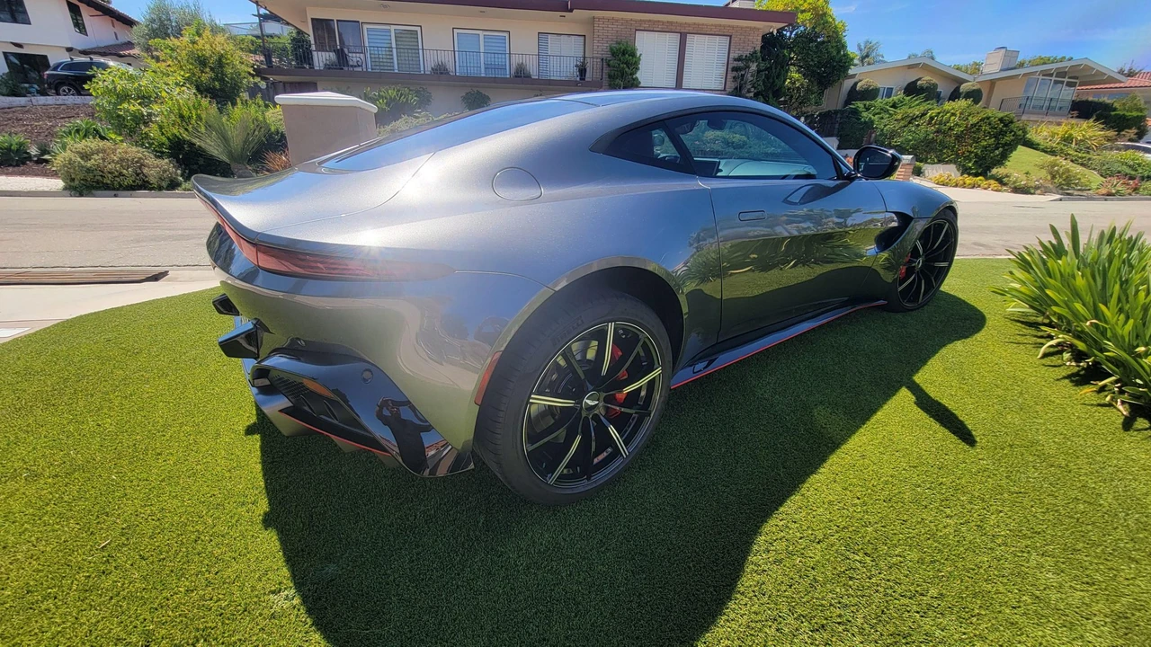 2021 Aston Martin V8 Vantage (2019+) - Image 8 of 31