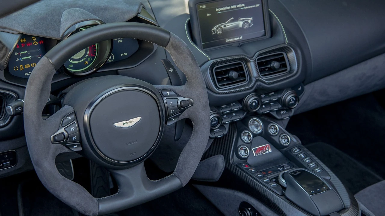 2021 Aston Martin V8 Vantage (2019+) - Image 5 of 31