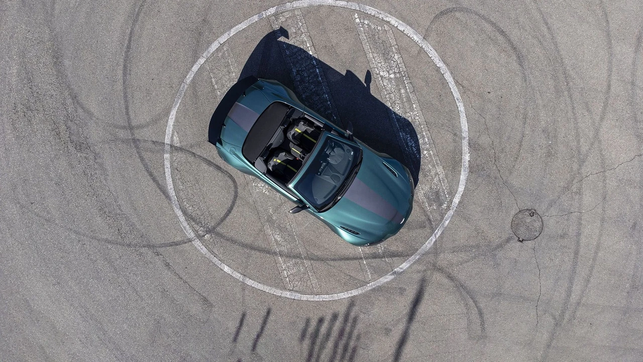 2021 Aston Martin V8 Vantage (2019+) - Image 14 of 31
