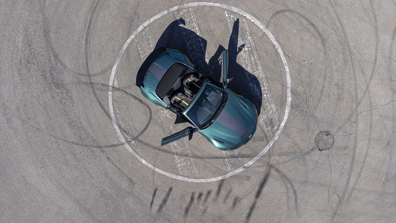 2021 Aston Martin V8 Vantage (2019+) - Image 13 of 31