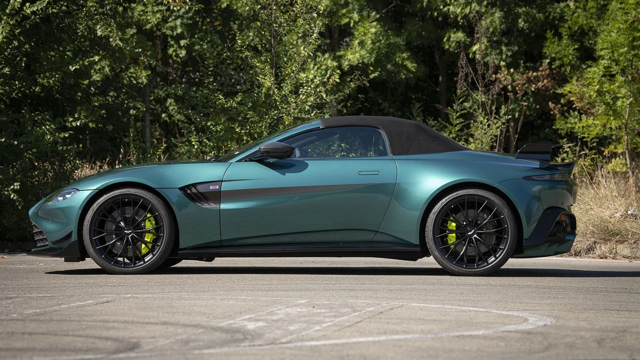 2021 Aston Martin V8 Vantage (2019+) - Image 7 of 31