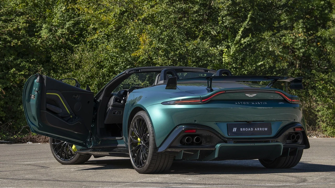 2021 Aston Martin V8 Vantage (2019+) - Image 12 of 31