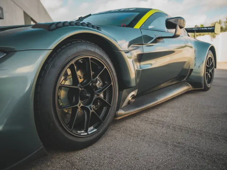 2021 Aston Martin Vantage - Image 13 of 31